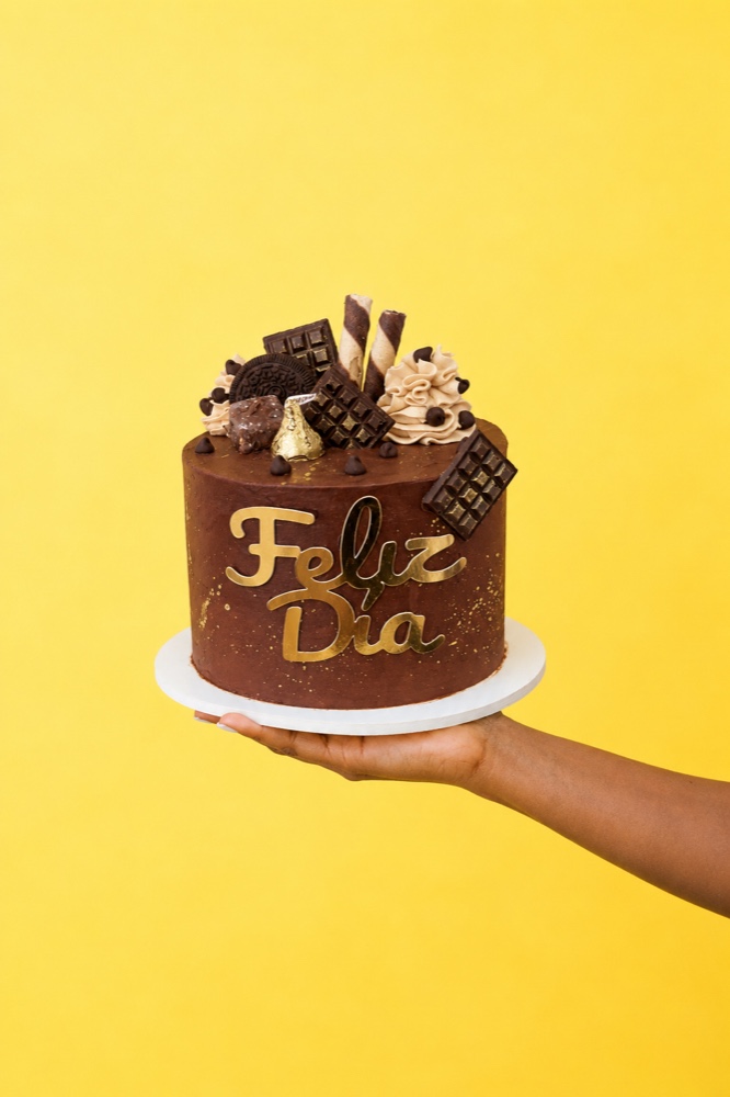Pastel de chocolate, relleno de ganache de chocolate.