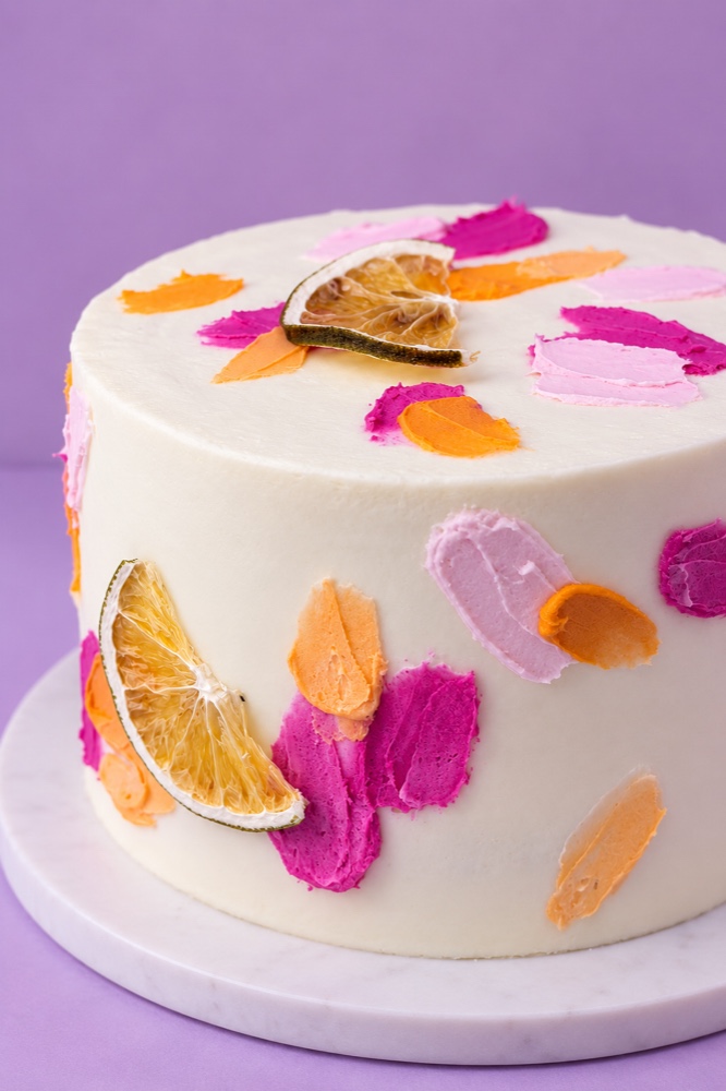 Pastel de naranja, relleno de ganache de chocolate.