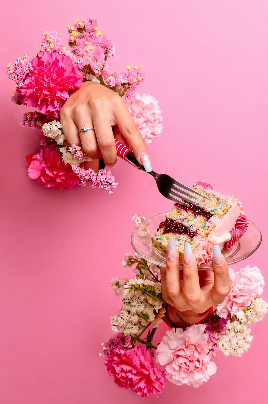 Corte de pastel vainilla chispas de colores, 10–15 personas