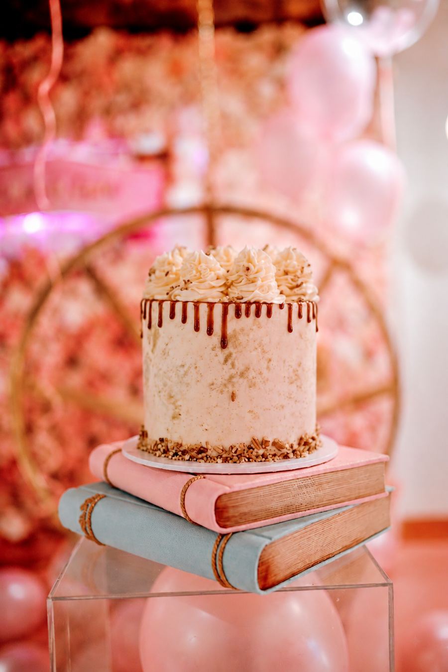 Pastel de nuez, relleno de dulce de leche.